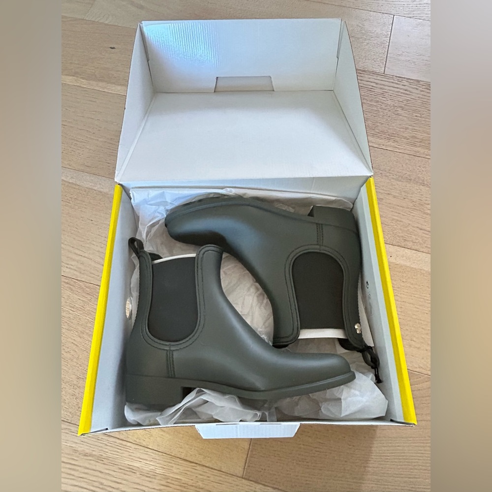 Lemon Jelly size 38 (7.5) rain boots in military green